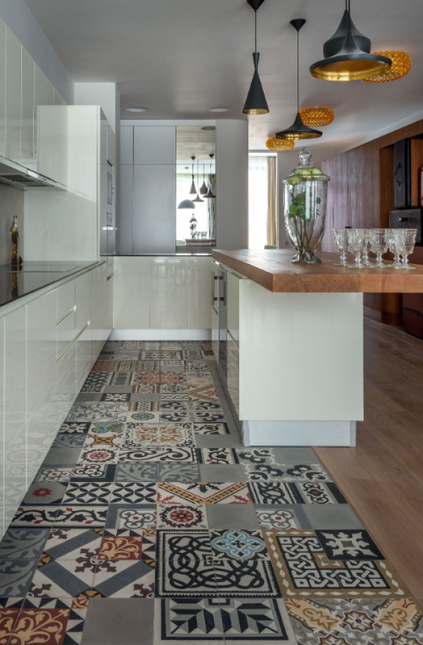 Lantai Dapur dengan Motif Tile yang Beragam